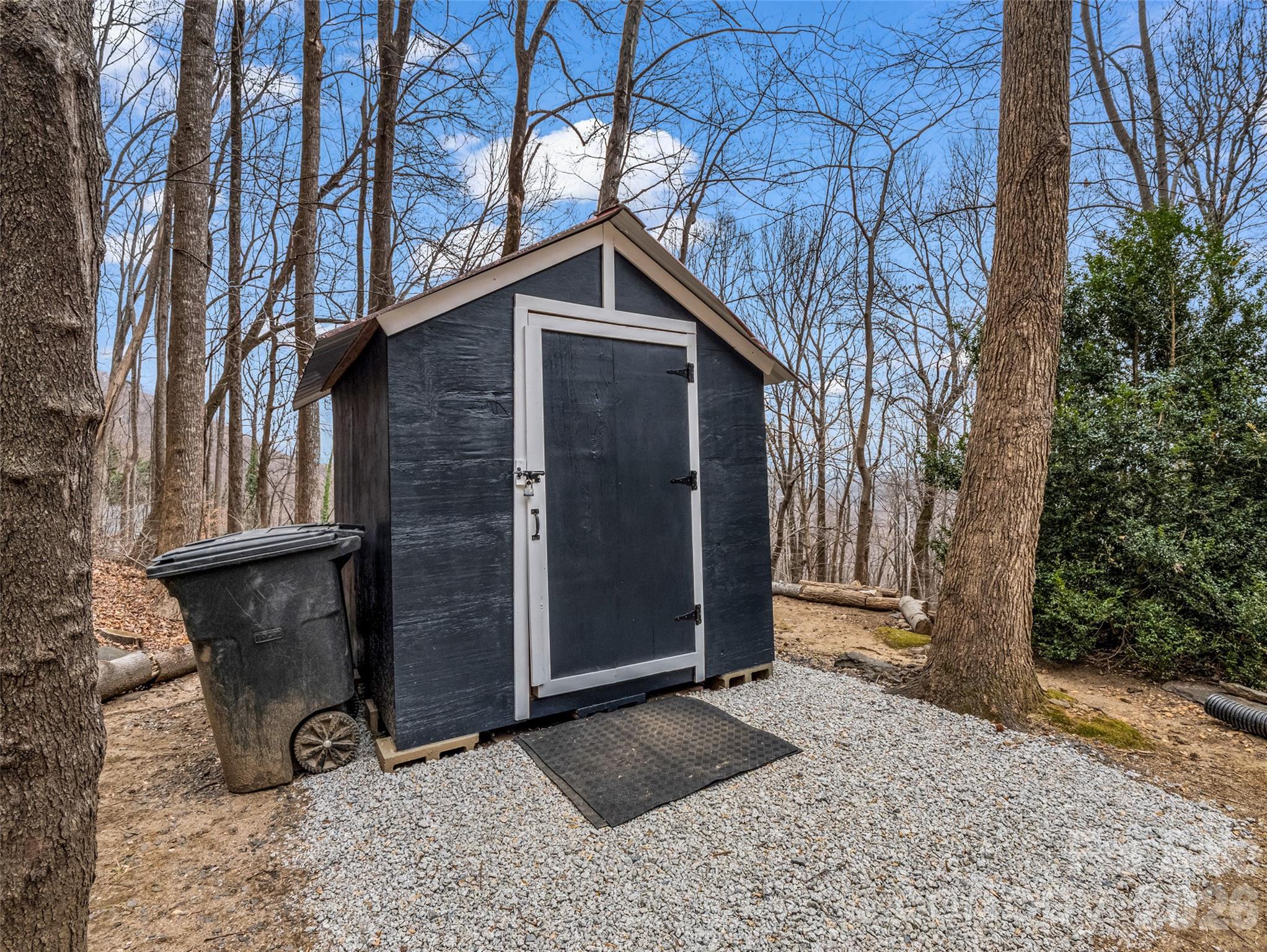 1586 Skyuka Mountain Road Columbus, NC 28722 - Photo 33 of 48