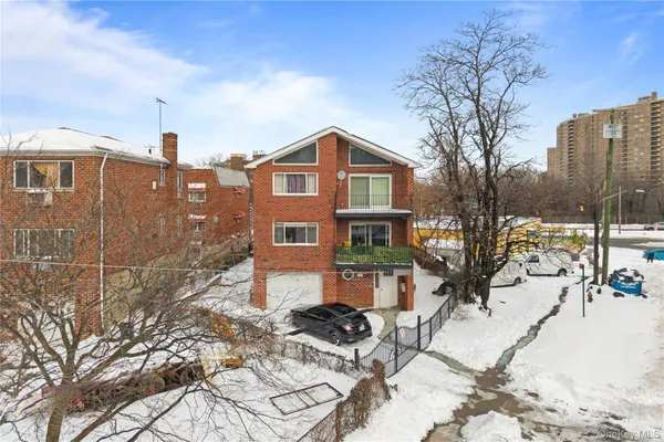 $1,198,000 | 1955 Burke Avenue | Baychester