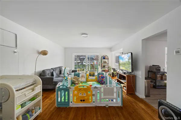 $1,198,000 | 1955 Burke Avenue | Baychester