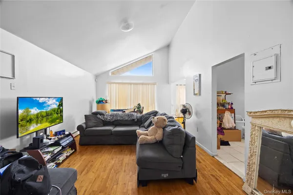 $1,198,000 | 1955 Burke Avenue | Baychester