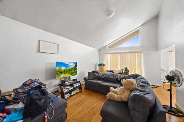 $1,198,000 | 1955 Burke Avenue | Baychester