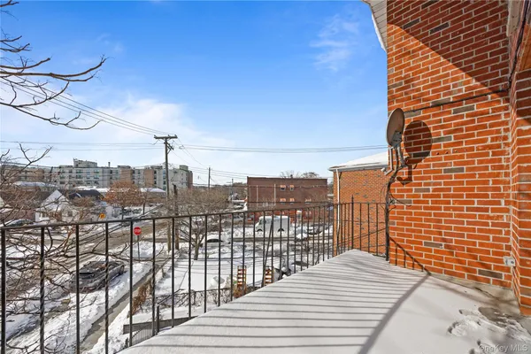 $1,198,000 | 1955 Burke Avenue | Baychester