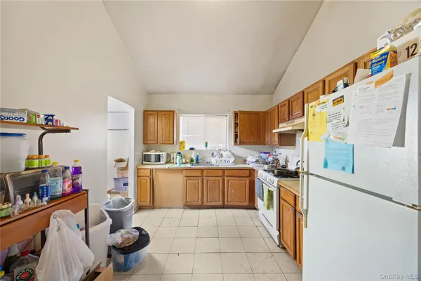 $1,198,000 | 1955 Burke Avenue | Baychester