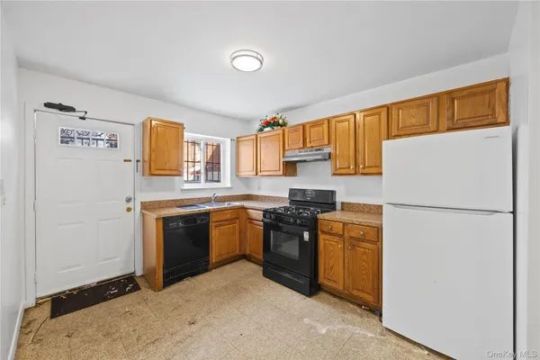 $1,198,000 | 1955 Burke Avenue | Baychester