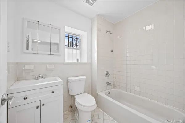 $1,198,000 | 1955 Burke Avenue | Baychester