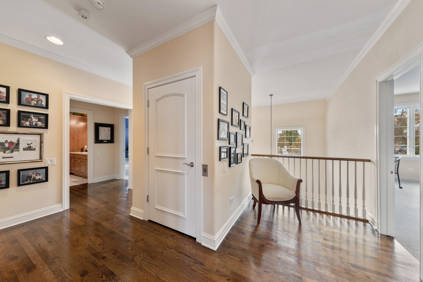 46 Willowcrest Drive Oak Brook, IL 60523 - Photo 14 of 25 a view of a hallway with wooden floor and dining room