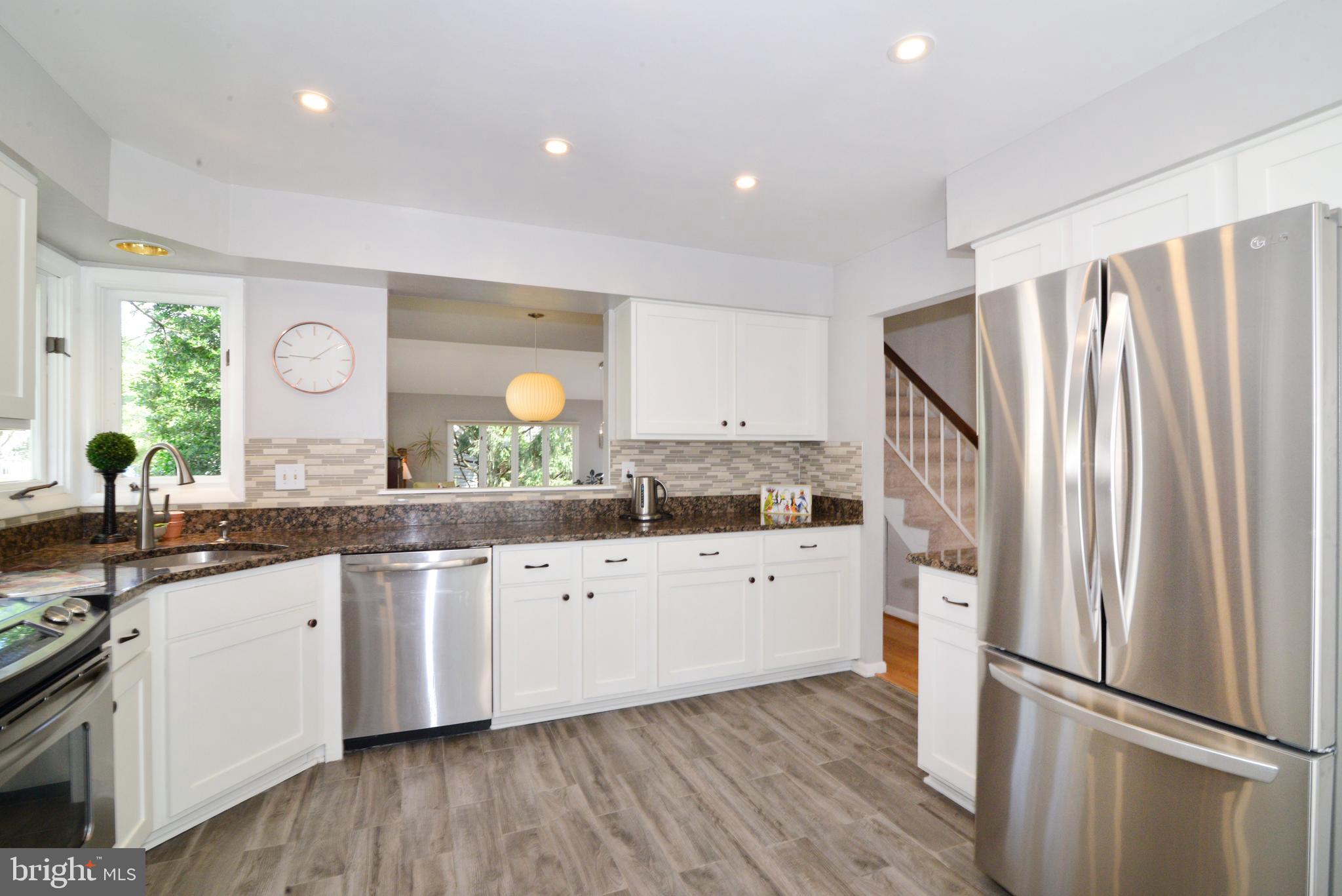 1301 Wedgewood Manor Way Reston, VA 20194 - Photo 11 of 55 Stainless appliances, granite and recessed lights!