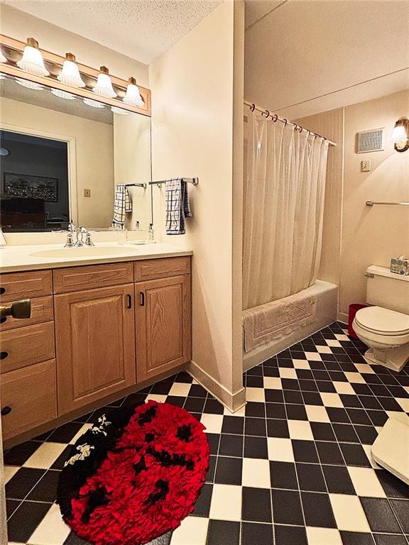 1160 Bower Hill Road, Unit 310A Pittsburgh, PA 15243 - Photo 28 of 46 a black and white checkered floor with a black white checkered floor