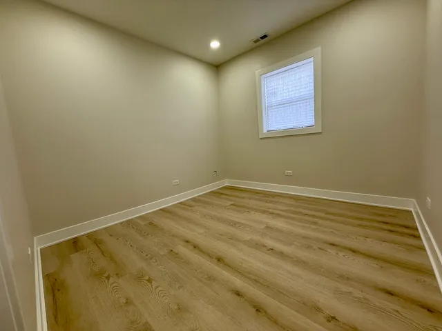 a view of a livingroom with washer and dryer