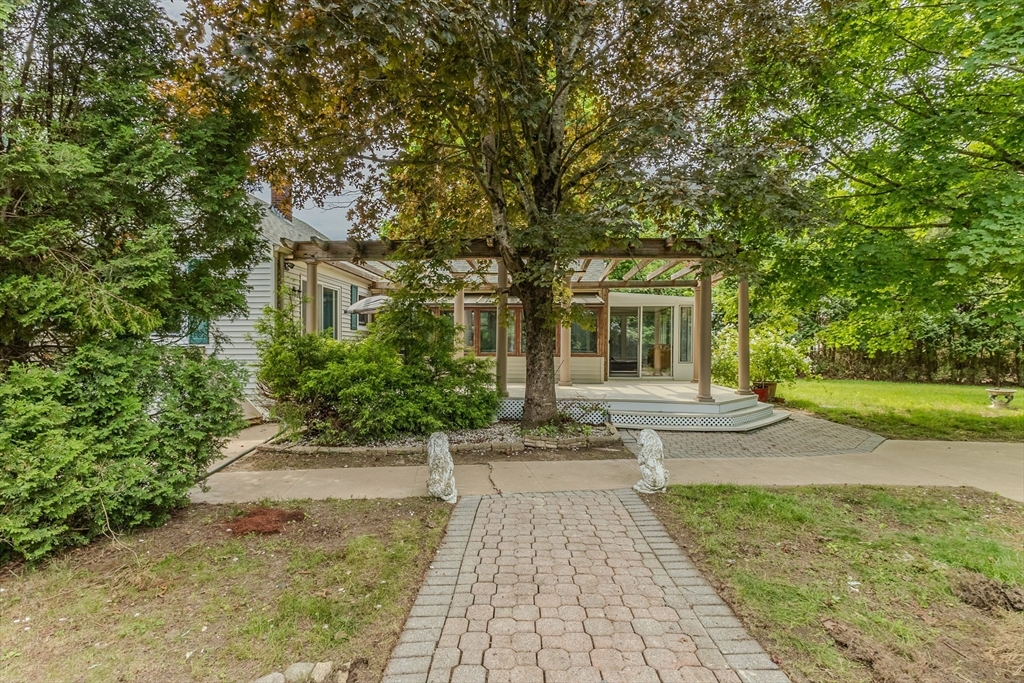 68 Davis Road Westport, MA 02790 - Photo 15 of 19