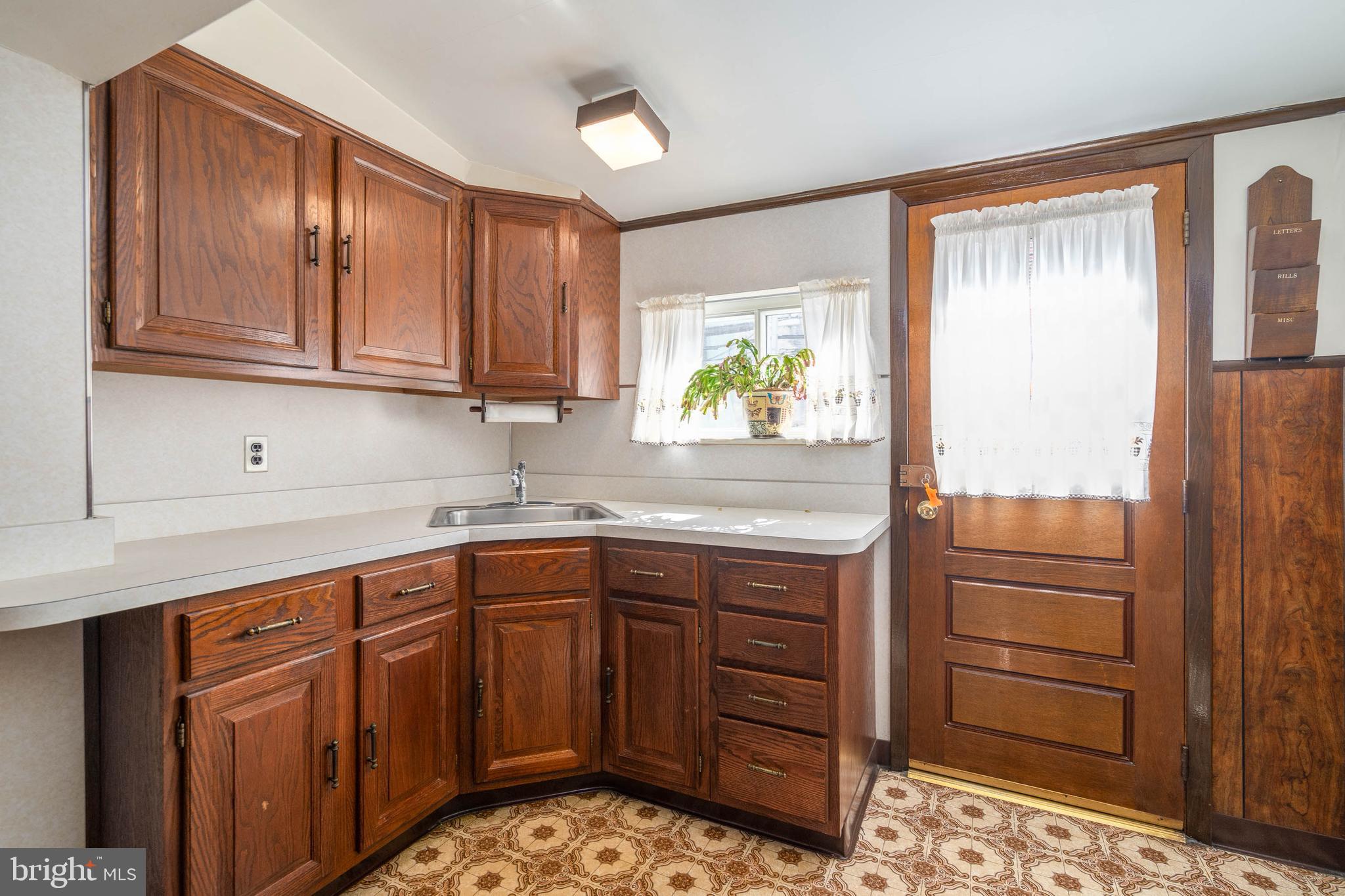 6318 Reedland Street Philadelphia, PA 19142 - Photo 10 of 20 Gallery Image 10
