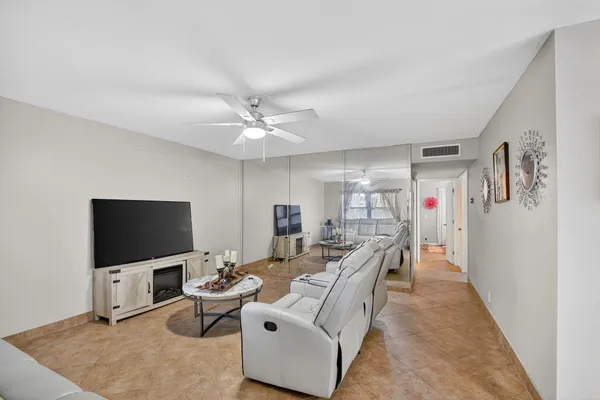 $170,000 | 743 Burgundy P, Delray Beach, FL 33484