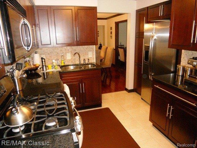26053 Pleasant Valley Road Farmington, MI 48331 - Photo 6 of 16 Kitchen 2.JPG