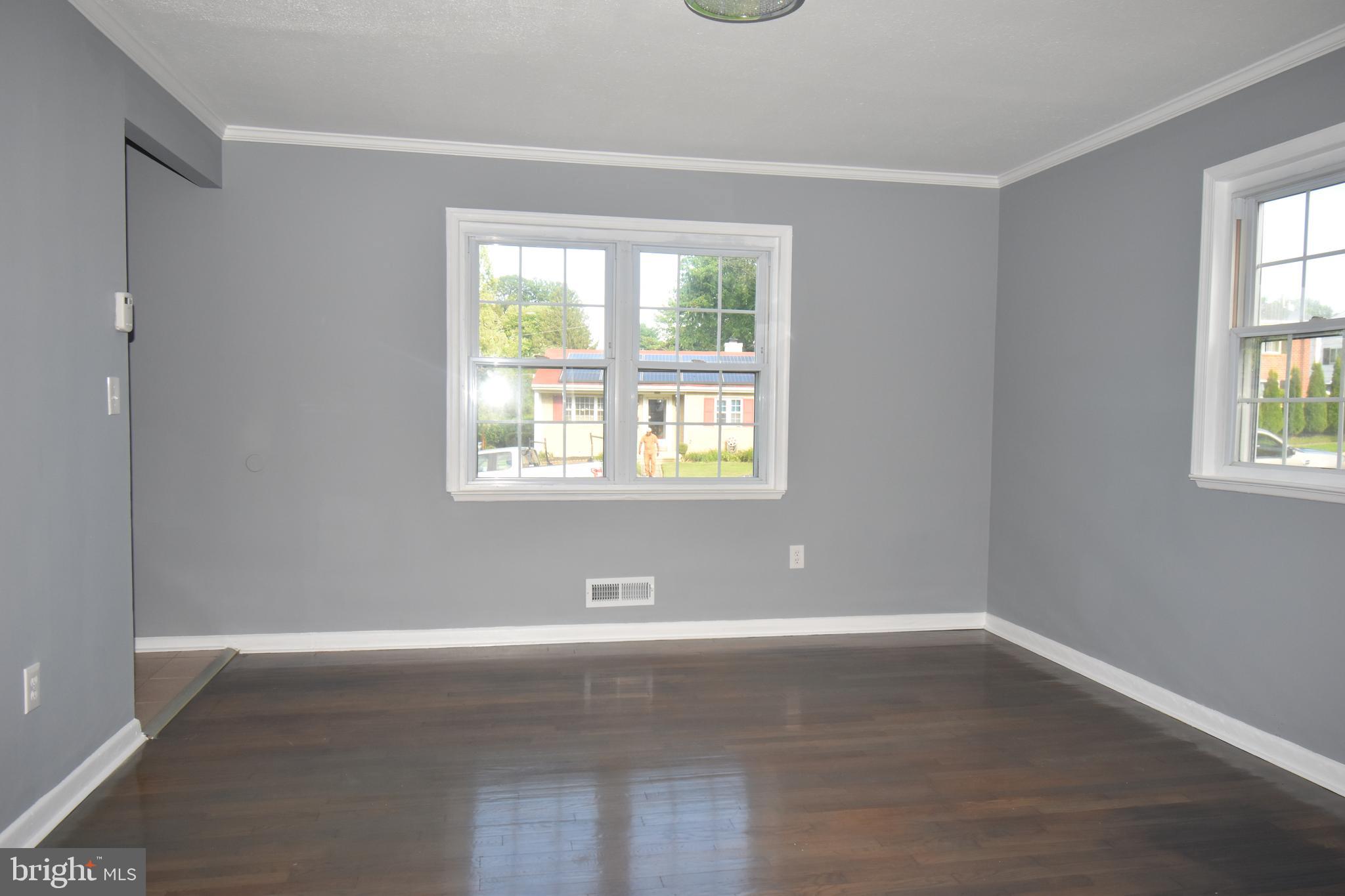 1430 Hallwood Road Baltimore, MD 21228 - Photo 13 of 28 Gallery Image 13