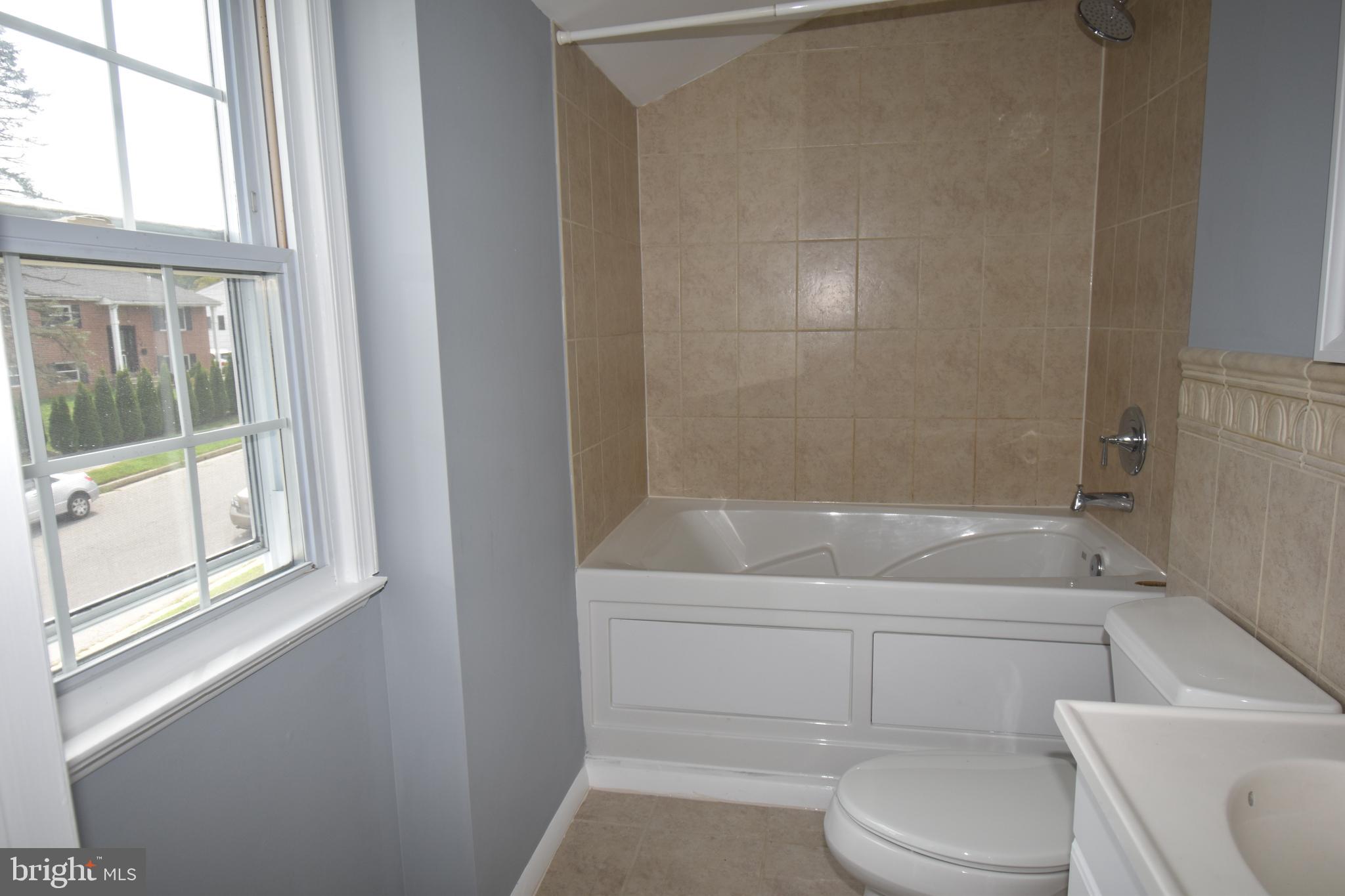 1430 Hallwood Road Baltimore, MD 21228 - Photo 17 of 28 Gallery Image 17