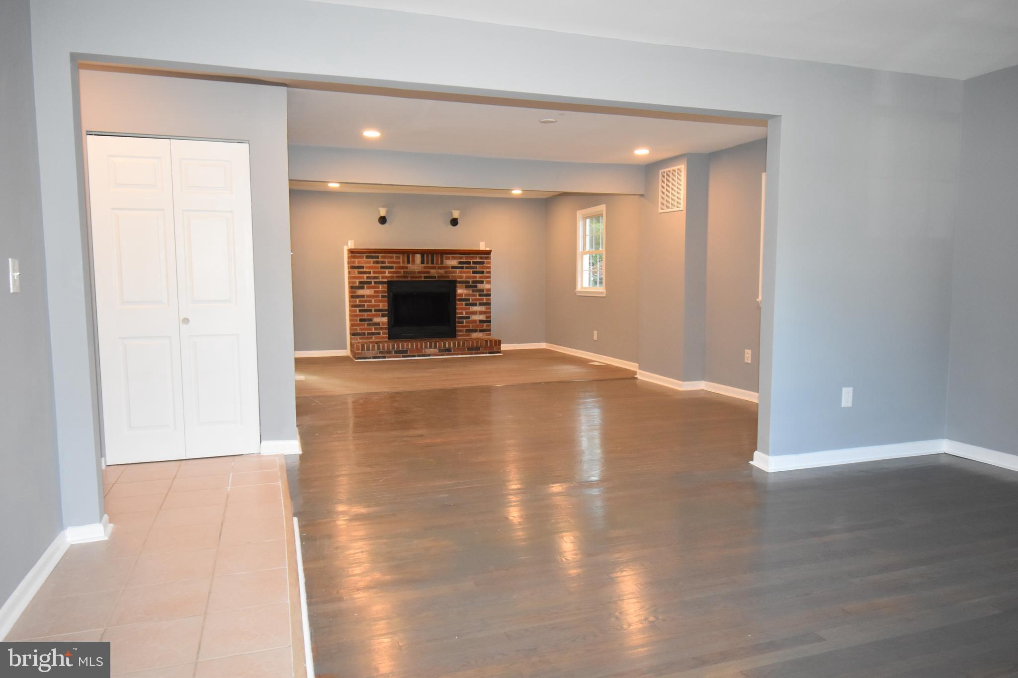1430 Hallwood Road Baltimore, MD 21228 - Photo 4 of 28 Gallery Image 4