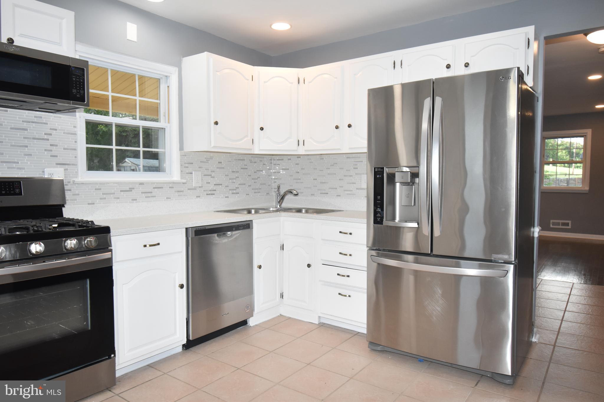1430 Hallwood Road Baltimore, MD 21228 - Photo 8 of 28 Kitchen