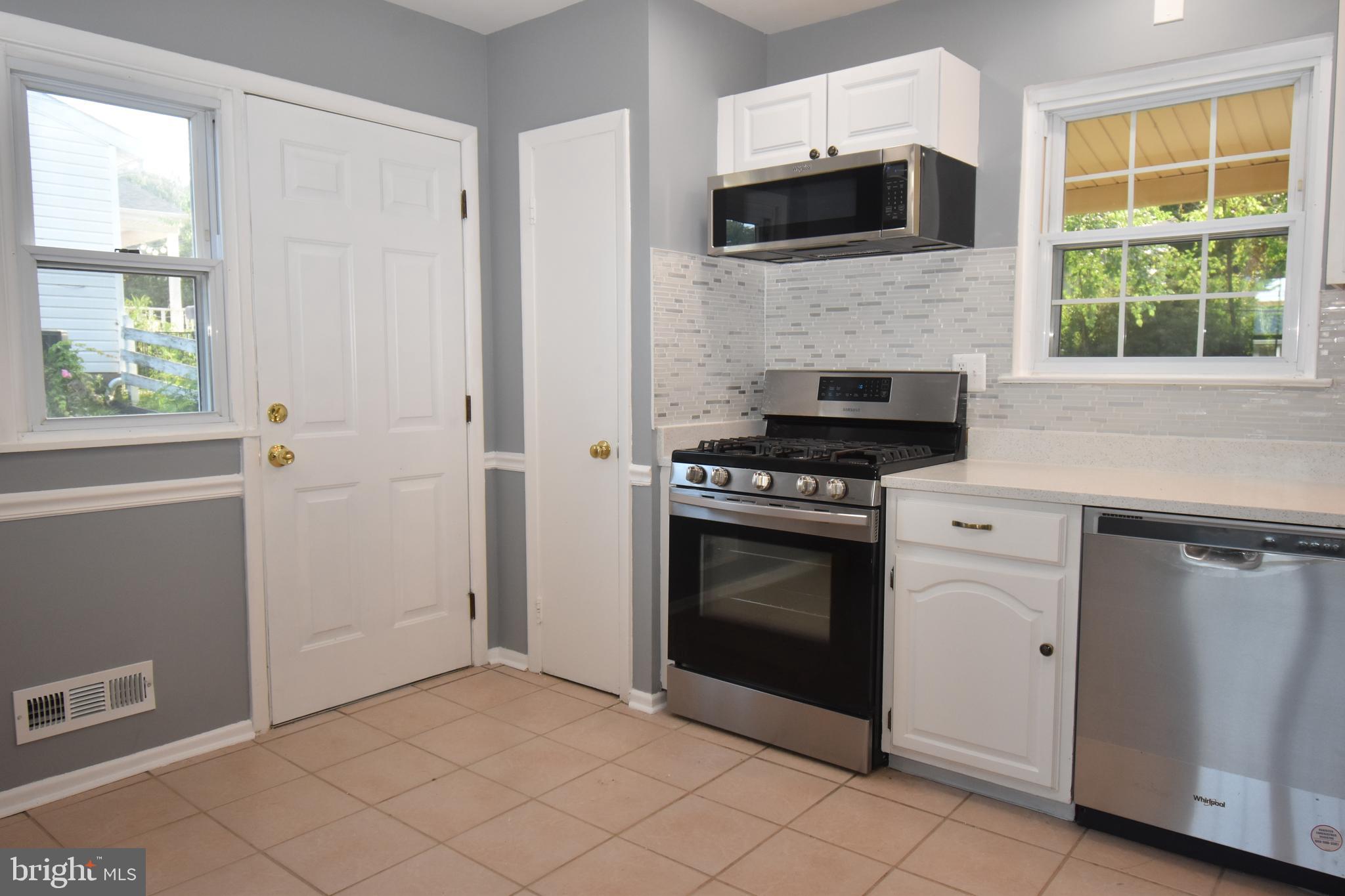 1430 Hallwood Road Baltimore, MD 21228 - Photo 9 of 28 Kitchen
