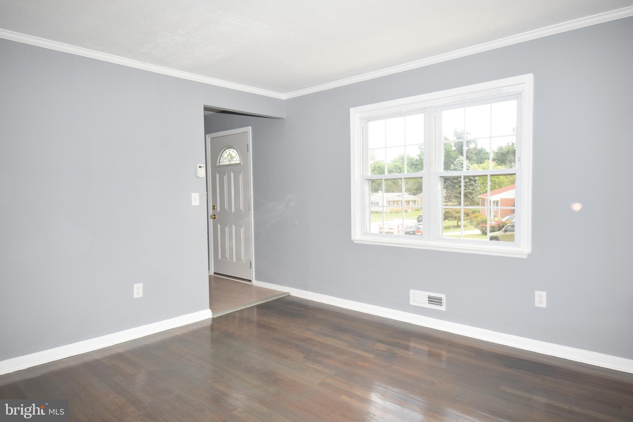 1430 Hallwood Road Baltimore, MD 21228 - Photo 10 of 28 Gallery Image 10