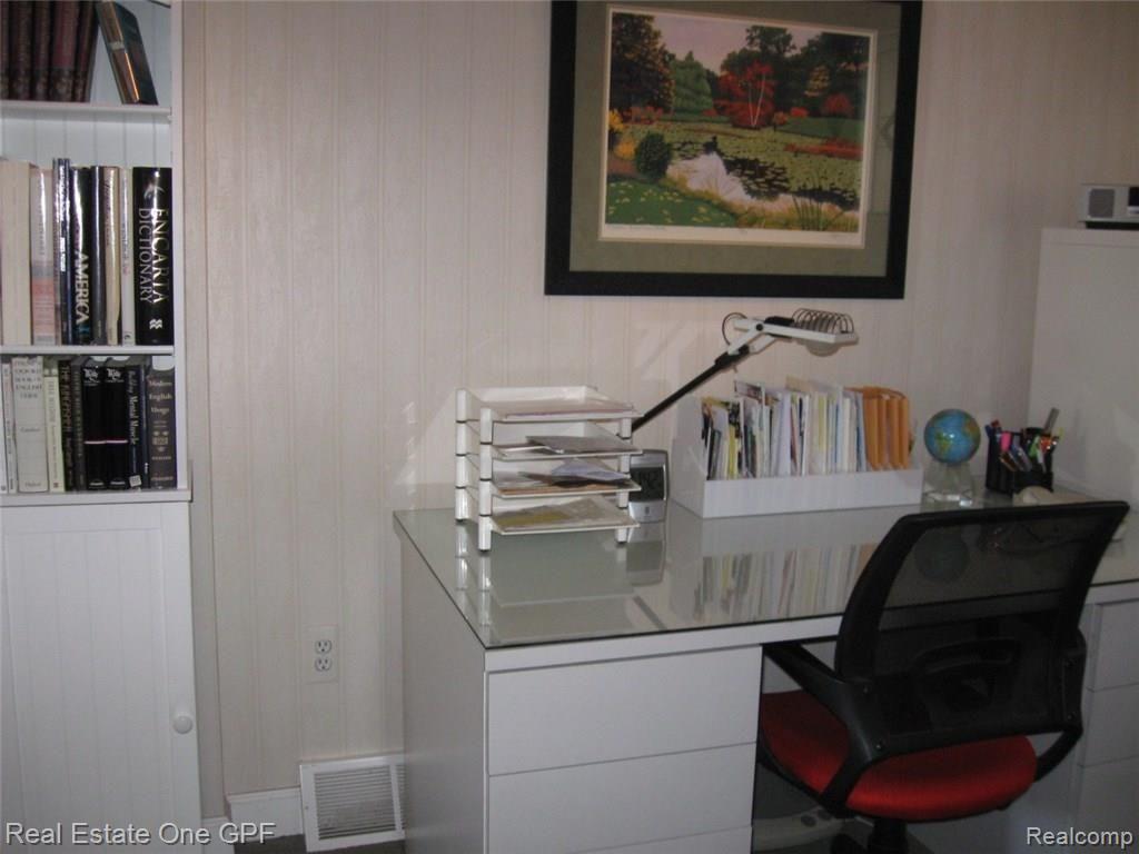 99 Muir Road Grosse Pointe, MI 48236 - Photo 11 of 37 11 IMG_2801.JPG