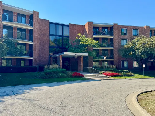 $229,900 | 1415 East Central Road, Unit 301A, Arlington Heights, IL 60005