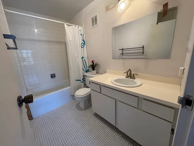 $229,900 | 1415 East Central Road, Unit 301A, Arlington Heights, IL 60005