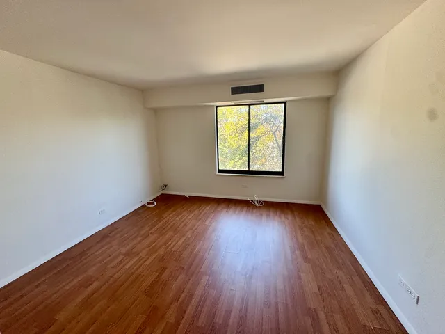 $229,900 | 1415 East Central Road, Unit 301A, Arlington Heights, IL 60005