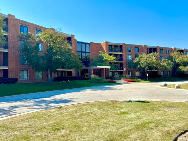 $229,900 | 1415 East Central Road, Unit 301A, Arlington Heights, IL 60005