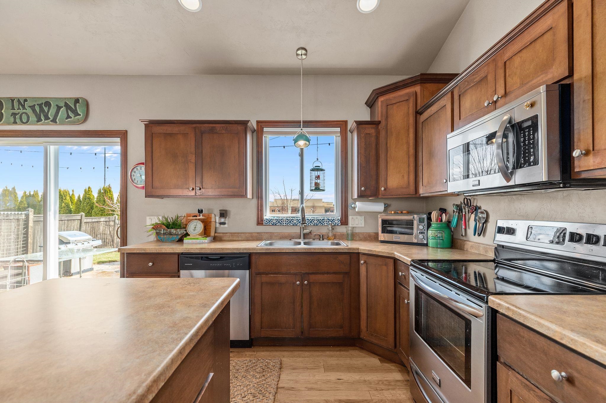 N9050 Spring Valley Road Menasha, WI 54952 - Photo 4 of 42