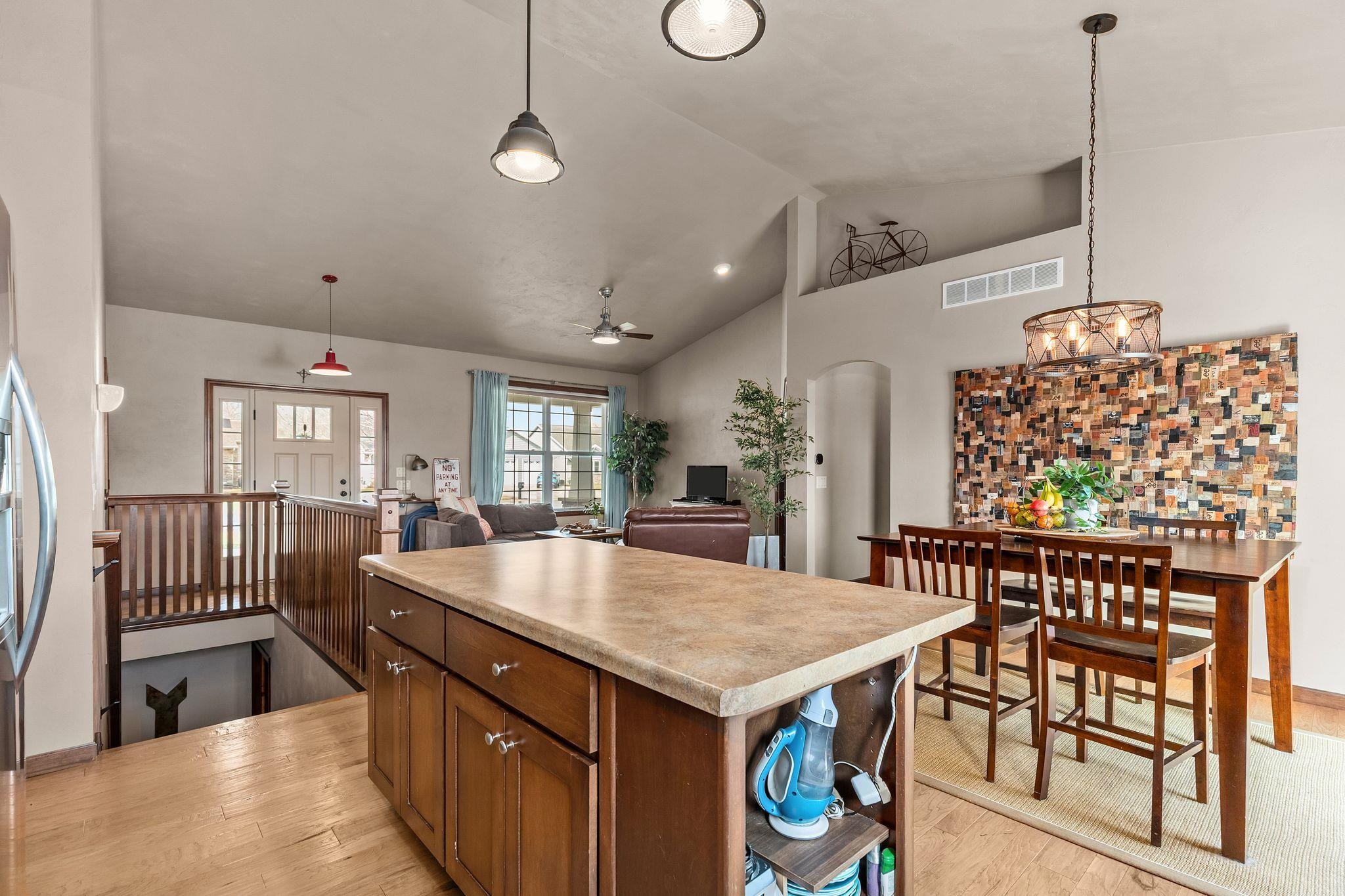 N9050 Spring Valley Road Menasha, WI 54952 - Photo 6 of 42