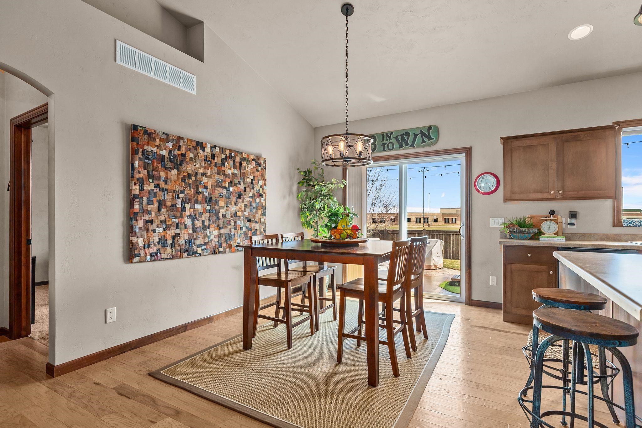 N9050 Spring Valley Road Menasha, WI 54952 - Photo 7 of 42