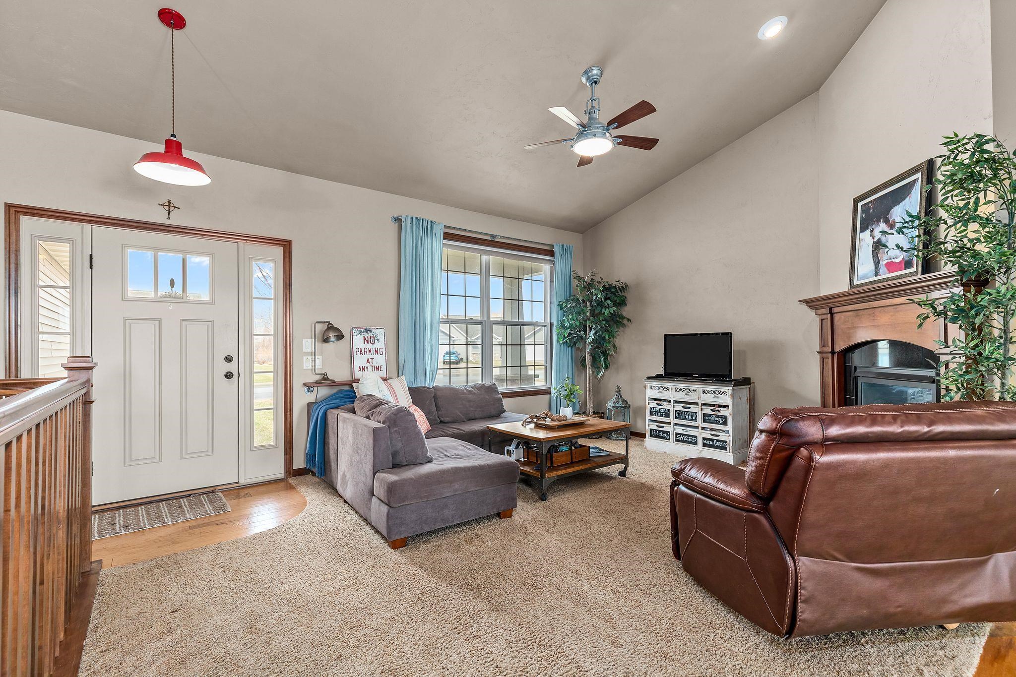 N9050 Spring Valley Road Menasha, WI 54952 - Photo 8 of 42