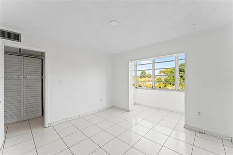 $200,000 | 2496 Southwest 17th Avenue, Unit 5306, Miami, FL 33145