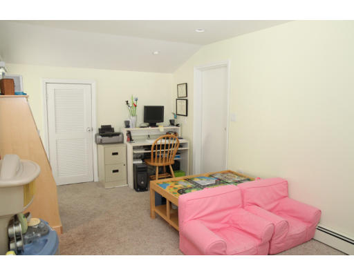 21 Blackthorne Road Framingham, MA 01701 - Photo 6 of 8 Gallery Image 6