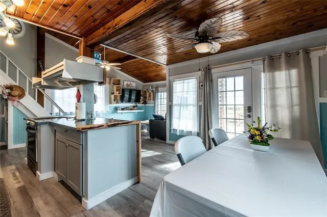 $280,000 | 938 East Lakeside Drive, Corpus Christi, TX 78418