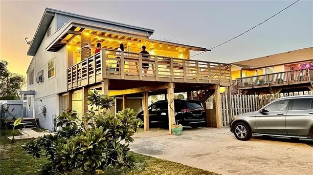 $280,000 | 938 East Lakeside Drive, Corpus Christi, TX 78418