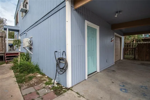 $280,000 | 938 East Lakeside Drive, Corpus Christi, TX 78418