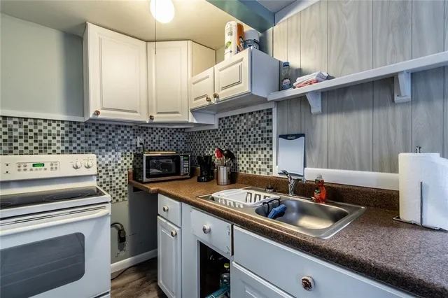 $280,000 | 938 East Lakeside Drive, Corpus Christi, TX 78418