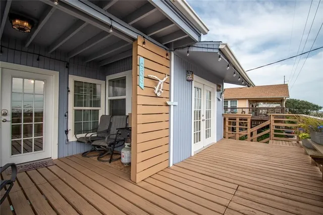 $280,000 | 938 East Lakeside Drive, Corpus Christi, TX 78418