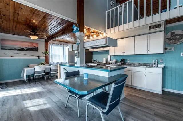 $280,000 | 938 East Lakeside Drive, Corpus Christi, TX 78418