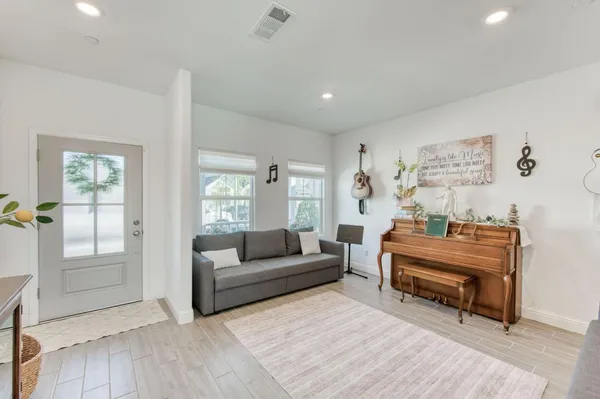 $500,000 | 7063 West Twain Avenue, Fresno, CA 93723