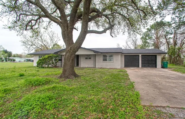 $1,800 | 317 Pear Street, La Marque, TX 77568