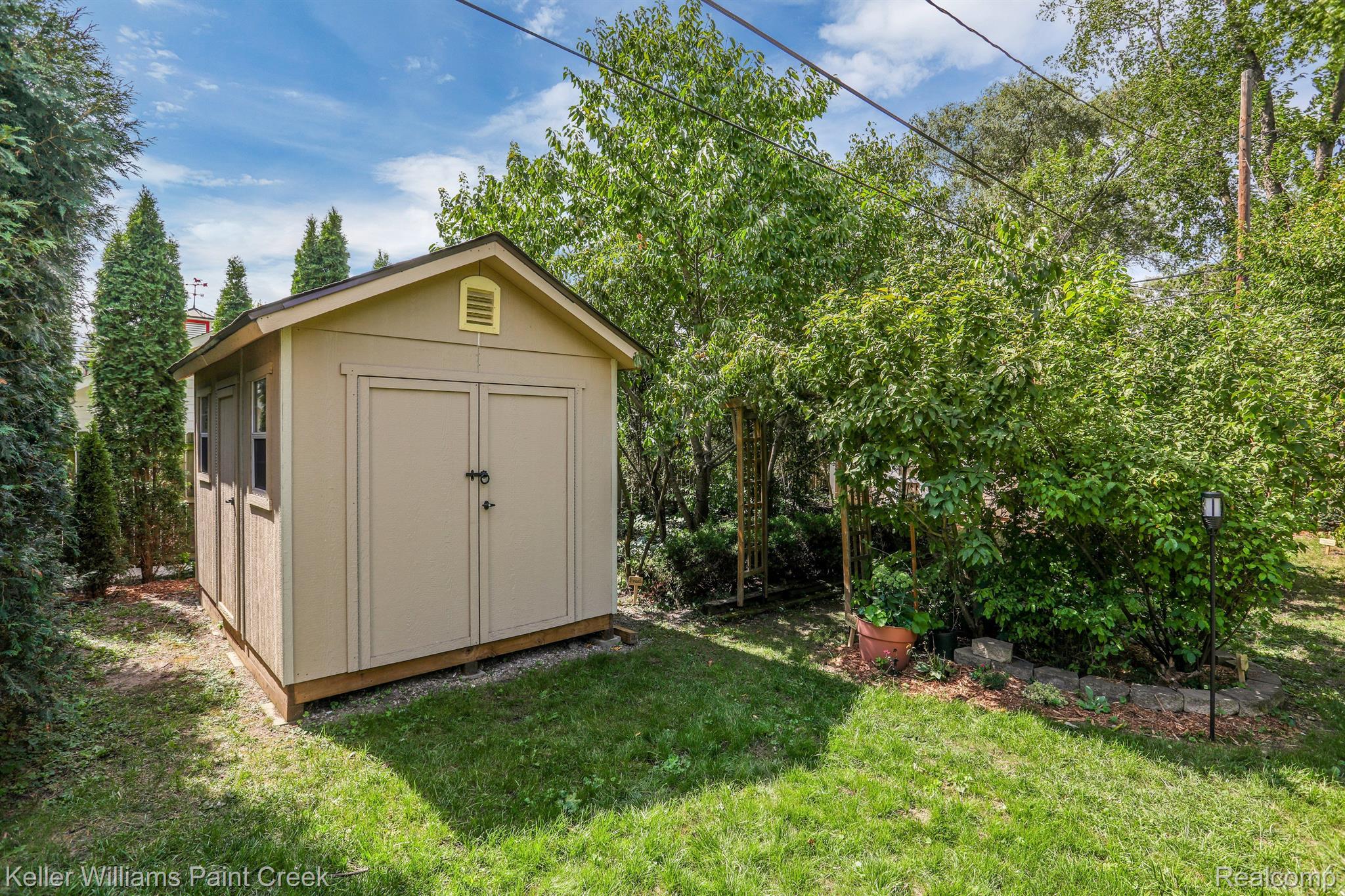 2616 Eastern Avenue Rochester, MI 48307 - Photo 23 of 28