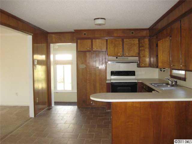 3125 Sunset Road Charlotte, NC 28216 - Photo 3 of 14 Gallery Image 3