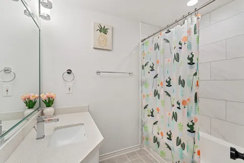 $915,000 | 201 Vanderpool Lane, Unit 137, Houston, TX 77024