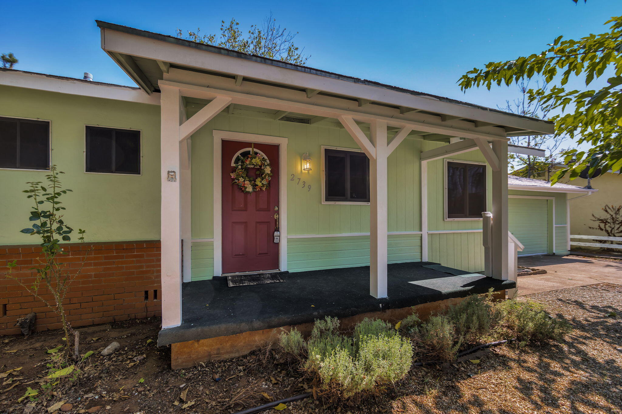 2739 Irwin Road Redding, CA 96002 - Photo 1 of 37 Welcome Home!