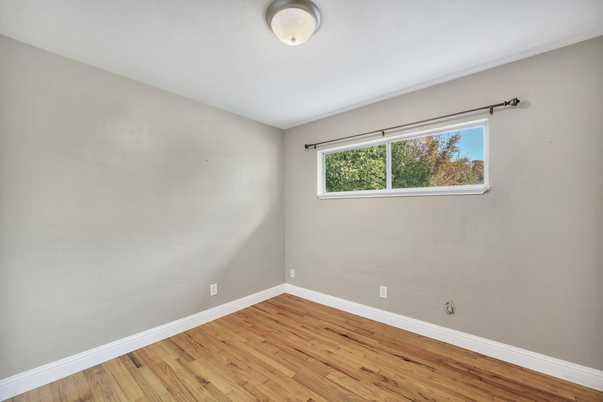 2739 Irwin Road Redding, CA 96002 - Photo 15 of 37 Bedroom #2