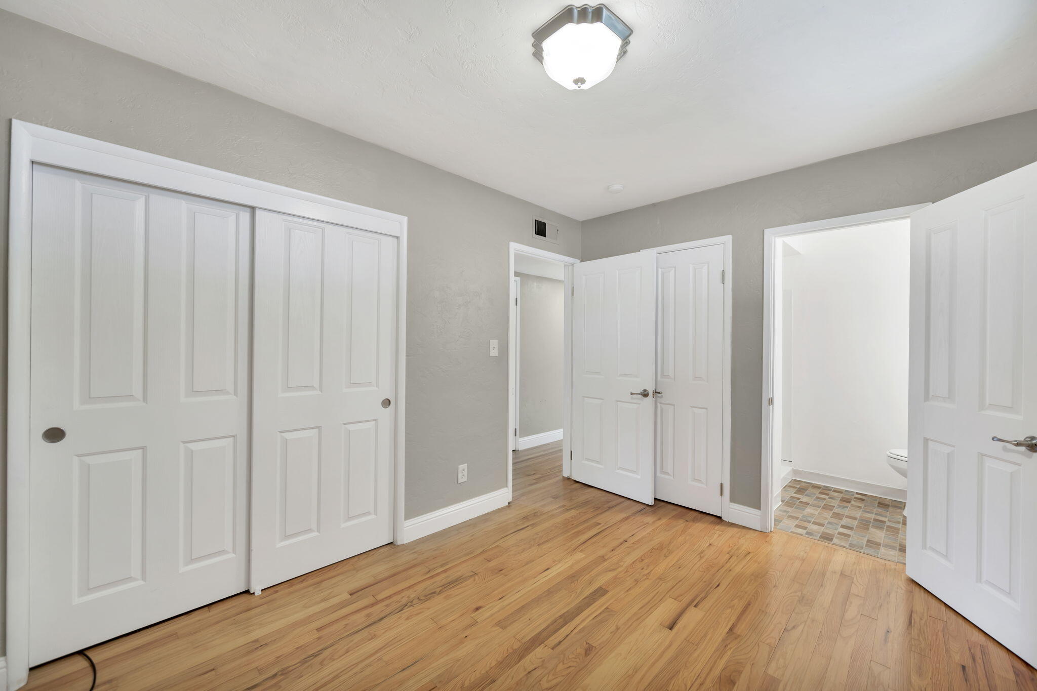 2739 Irwin Road Redding, CA 96002 - Photo 18 of 37 Primary bedroom