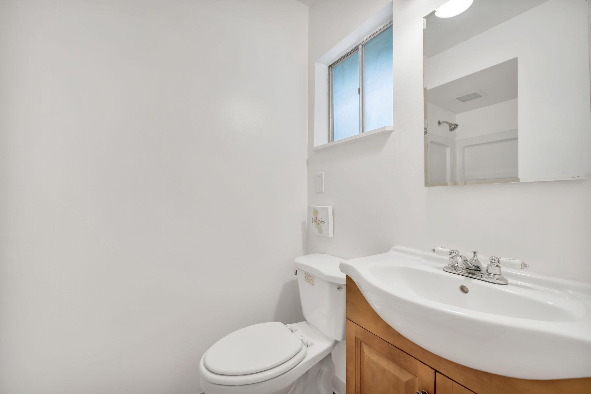 2739 Irwin Road Redding, CA 96002 - Photo 19 of 37 Primary bath