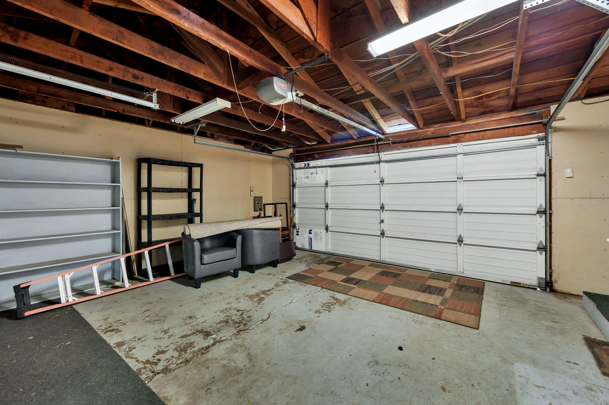 2739 Irwin Road Redding, CA 96002 - Photo 21 of 37 Garage